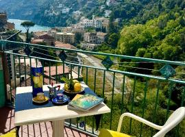 Panoramic Flat Amalfi Coast - Sea View 2, hotelli kohteessa Vietri