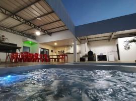 Temporada de Hidro, piscina e casa privativas - Estadia memorável ou Evento, e pode check-in flexível 15h à madrugada, hótel í Sorriso