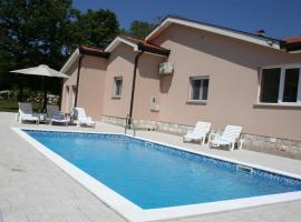 Villa GLAM, hotel com piscina em Ljubuski