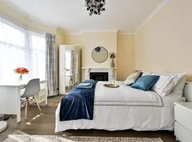 Greenwich Holiday Home