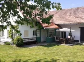 Prázdninová chalupa s uzavřeným dvorem a zahradou
