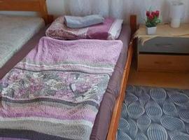 Badacsony Hostel, kh&aacute;ch sạn th&acirc;n thiện với th&uacute; nu&ocirc;i ở Badacsonytomaj