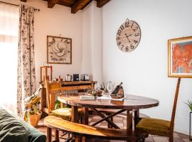 Historical Wine Retreat - 5 min drive from Tirano, casa de campo em Villa di Tirano