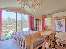 incroyable cabane perchée avec spa et vue panoramique au calme, gæludýravænt hótel í Solliès-Toucas