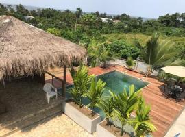Villa tropical avec vue sur l'océan atlantique, hytte i Kribi