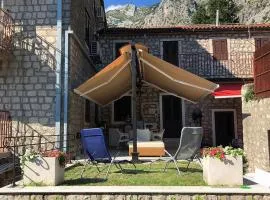 Kotor apartments, Ljuta