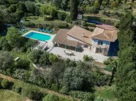 Exclusive Villa in Provence with swimming pool in a very quiet private domain