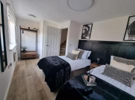 Modern House Coventry City Centre with Parking, hotelli kohteessa Coventry