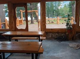 Camping El Bosque, hotel a El Hoyo
