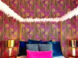 Dolly's Yacht Club - Cozy Retreat Near Broadway