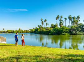 Waterfront Oasis with Bunk Room by SpaceX and SPI, hotel in Brownsville