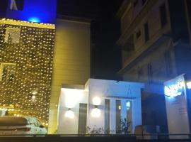 Natural king Queen residency, hotel v mestu Sultan Bathery