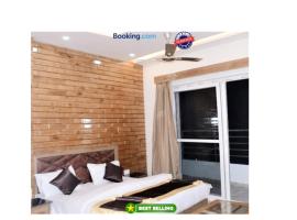 Hotel Payal Mall Road Lake View Nainital - Prime Location - Spacious and Hygiene Room, hotel v destinácii Nainital