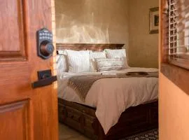 Beachside Bliss Studio, Walk to the Marina and Beach