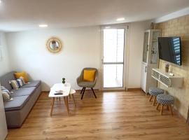 Renovated Loft near the Center, hotel berdekatan Stadium Theodoros Vardinogiannis, Heraklion Town