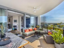 Casuarina Resort Style 3BR Apartment by uHoliday