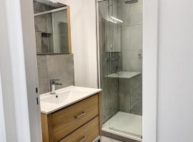 Superbe chambre meublée avec sa propre salle de bains avec douche et wc privés, hospedagem domiciliar em Vandoeuvre-lès-Nancy