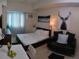 Condo in Makati studio type fast wifi Netflix