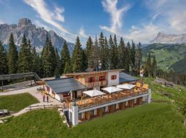 Rifugio Crëp de Munt, hotel v destinaci Corvara in Badia