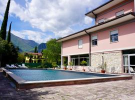 Hotel Diana – hotel w mieście Riva del Garda