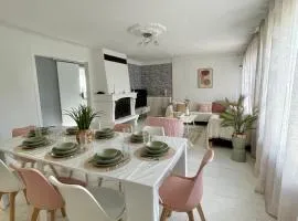 Maison chaleureuse 4 chambres avec jardin - Proche Paris - ARENA Paris Nord Villepinte - Parc des expositions - Aéroport CDG - Disney - Astérix