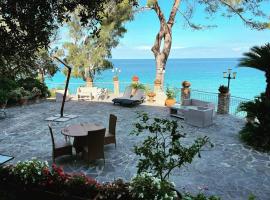 DONNA STEFANIA SEA FRONT: Santa Maria di Castellabate'de bir otel