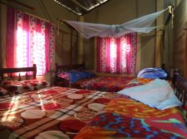 Tharu COOP Homestay in Sauraha, Kathar :Chitwan, hotel in Sauraha