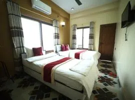 Hotel Flycatcher Chitwan- A jungle Safari Home