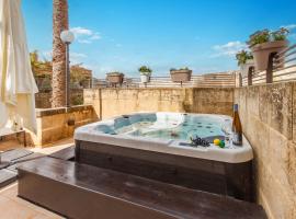 Harbour Views Gozitan Villa Shared Pool - Happy Rentals, hotel di Mġarr
