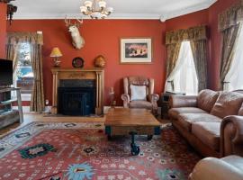 Governor's Mansion beautiful 3bd with pool table, hotell i Leadville
