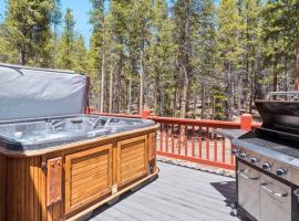 Mountain Home with Amazing Views and Hot Tub, hotel v destinácii Leadville