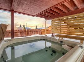 Leadville Dairy Flat - 2 Bed with Office and HOT TUB، فندق في ليدفيل