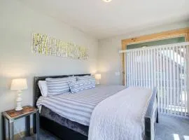 Modern 3bd cabin in Edgewater