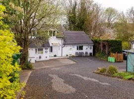 Roger Ground Guest House - with Onsite Car Parking