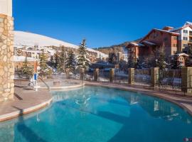 Studio #120 @ Perfect Location w Pool & Hot Tub, vacation home in Crested Butte