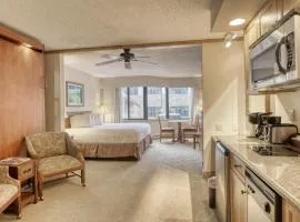 Studio #120 @ Perfect Location w Pool & Hot Tub