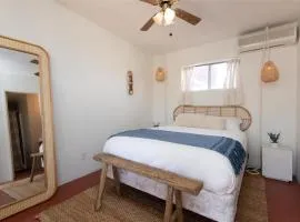 Renovated Lodge - Room 2 with pool access