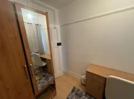 Queenel Room