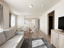 bHOTEL Yutori - Spacious 2BR Apartment very near the Station, cottage in Onomichi