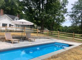 Berkshire Vacation Rentals: Private Estate Heated YEARROUND Outdoor Pool、North Egremontの別荘