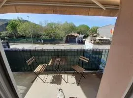 Bel appartement à 400 mètres de la rivière de l'Ardèche.