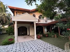 Opulent Oasis Villa, hôtel à Piliyandala