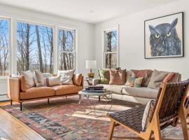 Hupi House - A Peaceful Wooded Lakeside Retreat, villa in Monterey