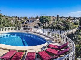 Panoramic views & pool. 4 mins to beach, maison de vacances à Santa Fe de los Boliches