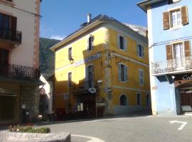 Hotel Central, hotel with parking in Saint-Pierre-dʼAlbigny