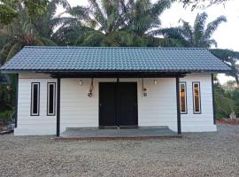 4X4 HOMESTAY & KOPITIAM, hotel con spa en Parit Raja