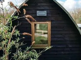 Robin Nest - Cosy Shepherd's Hut Hideaway