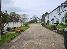 Davy Cottage, hotel with parking in Menheniot