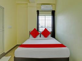 OYO Flagship Sri Chamundeshwari Boarding And Lodge, hotel dicht bij: NLSIU, Bangalore