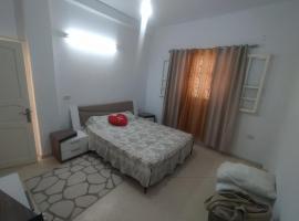 appartement meublé S+2 zone touristique, готель у місті Таузар